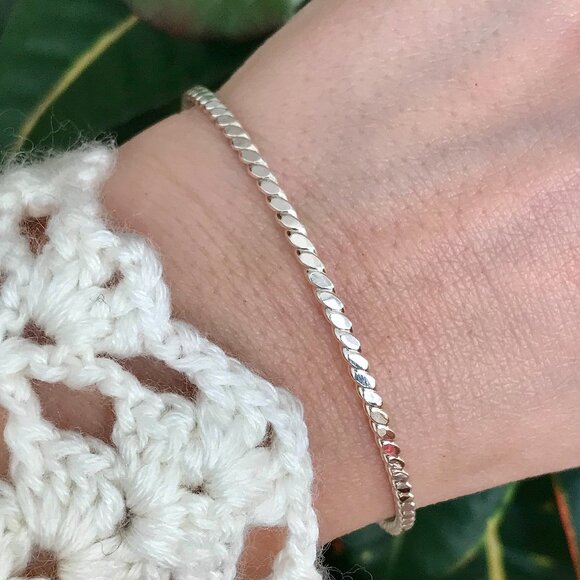 925 Sterling Silver Hammered Twist Stackable Bangle Bracelet Thick Handmade - Picture 1 of 3